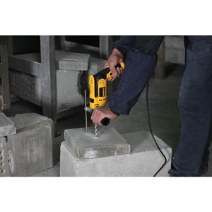 Дрель ударная 701Вт DEWALT DWD024K-QS