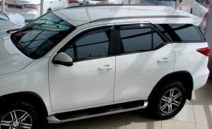 Дефлектор двери Toyota Fortuner, 2015-, оргстекло, 4шт. SIM